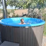 Zielony Domek Holiday home *